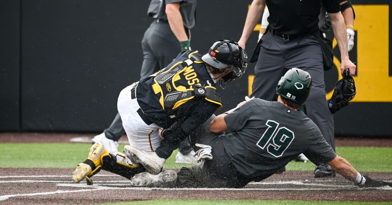 cade-moss-to-miss-first-few-weeks-with-broken-hamate-bone