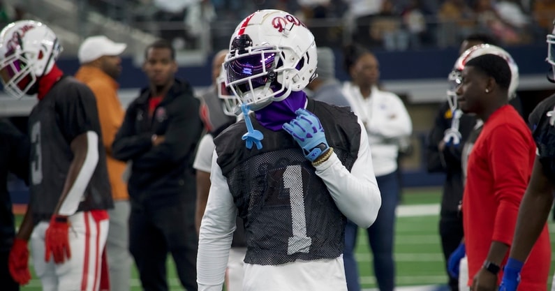 dakorien-moore-attacks-every-area-of-the-field-lsu-commit