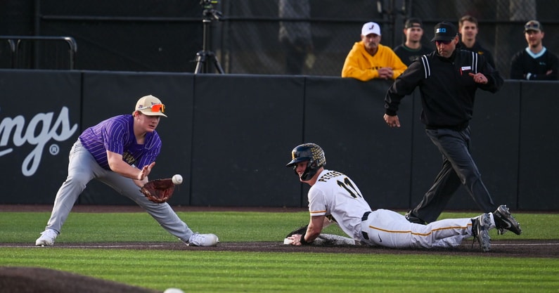 photo-gallery-iowa-baseball-loras-college