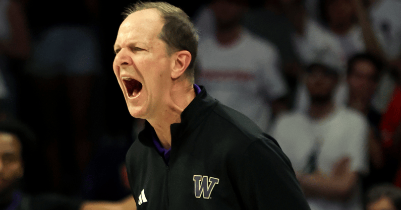 Washington HC Mike Hopkins