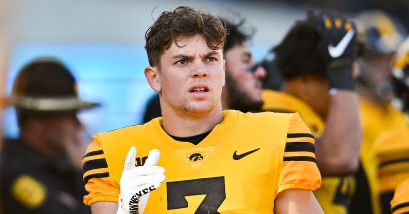 iowa-defensvie-back-cooper-dejean-medically-cleared-fractured-fibula-not-working-out-nfl-combine