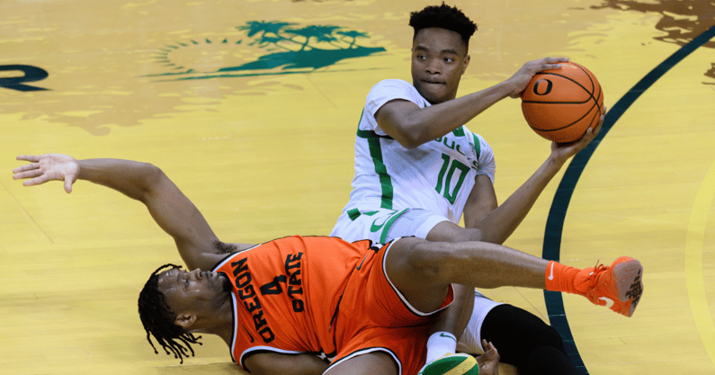 photo-gallery-oregon-tops-oregon-state-in-rivalry-showdown