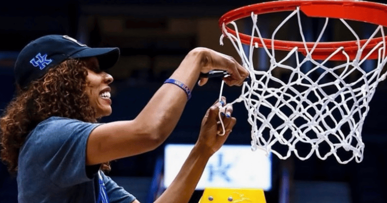 kyra-elzy-comments-on-her-future-as-the-kentucky-wbb-head-coach
