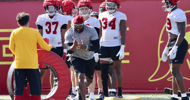USC defensive line coach Eric Henderson explains a drill during a practice with the Trojans