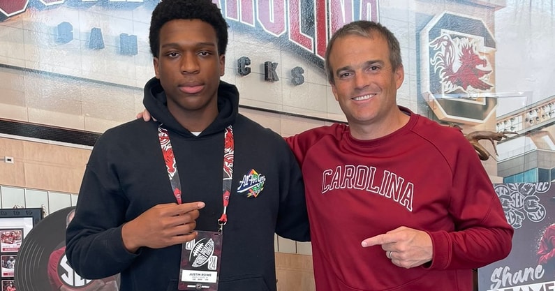 Asheville (NC) 2025 LB Justin Rowe is pictured with South Carolina head coach Shane Beamer on a visit in Columbia (Credit: Justin Rowe | X)