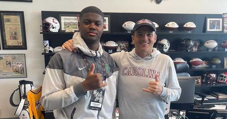 Buford (Georgia) linebacker AJ Holloway is pictured with South Carolina head coach Shane Beamer during a campus visit (Photo Credit: AJ Holloway | X)