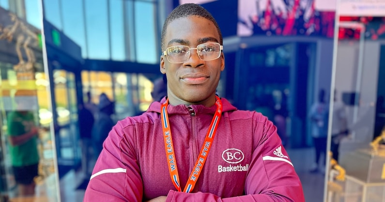 Edge Herbert 'Third' Scroggins visits Auburn, locks in official visit