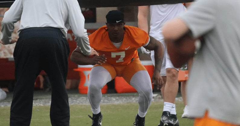 Tennessee linebacker Arion Carter gets some work in on a Monday morning. Credit: Volquest