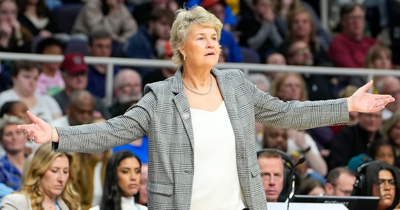 Lisa Bluder, Iowa
