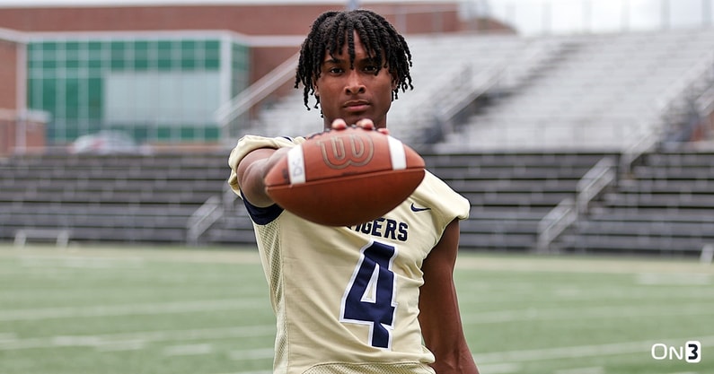 2026 WR Aaron Gregory, a South Carolina target, is pictured at his high school (Photo Credit: Chad Simmons | On3)