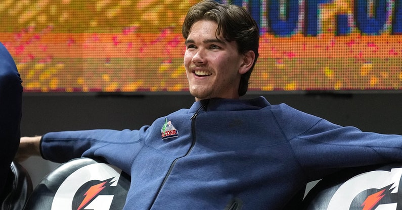 Arizona forward Dylan Anderson