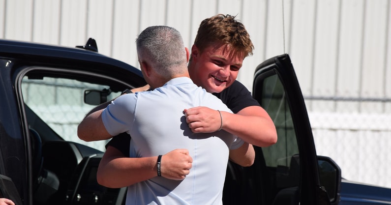 Brady Smigiel at Florida State Greeted by Coach Norvell (Matt LaSerre/Warchant)