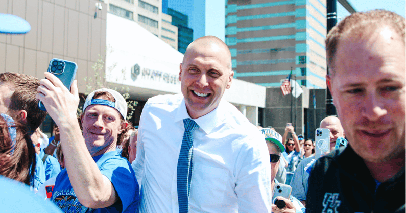 look-mark-pope-greets-massive-group-fans-outside-rupp-arena-ahead-introductory-presser