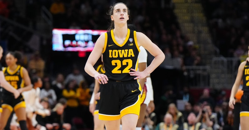 caitlin-clark-admits-national-attention-adds-pressure-wnba-career-begins