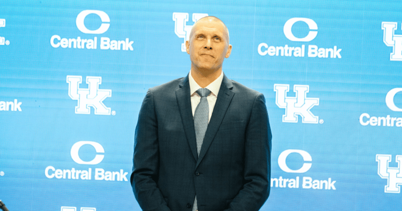 updates-status-mark-pope-first-coaching-staff-kentucky