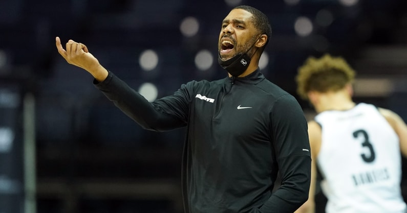 kentucky-head-coach-mark-pope-adds-jason-hart-wildacts-basketball-coaching-staff