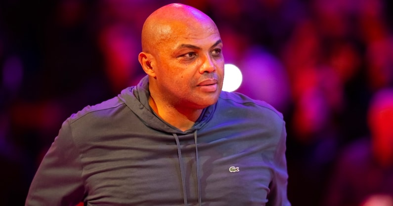 charles-barkley-shaquille-oneal-barbecue-sauce-bucket-mop-standoff-tnt-inside-nba