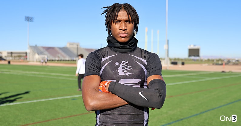 Florida target J'Zavien Currence is pictured on the field (Photo: Chad Simmons | On3)