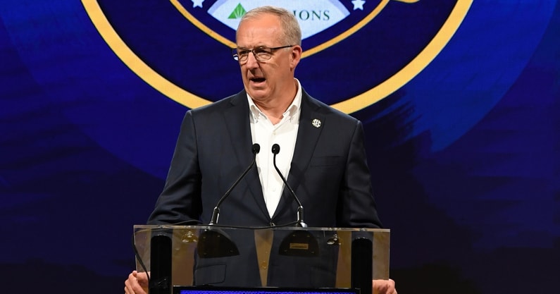sec-commissioner-greg-sankey-tells-coaches-slow-down-about-potential-roster-caps-college-football