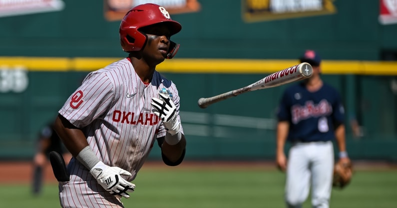 oklahoma-sooners-outfielder-kendall-pettis-makes-spectacular-diving-catch-celebration-regional-ncaa-tournament