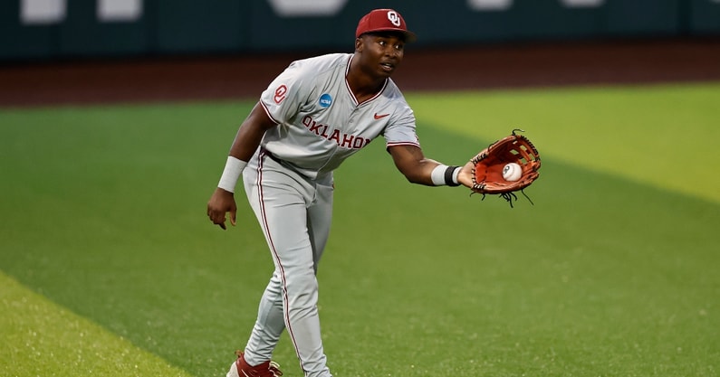 oklahoma-senior-outfielder-kendall-pettis-emotions-career-ending-loss-regional-final-uconn