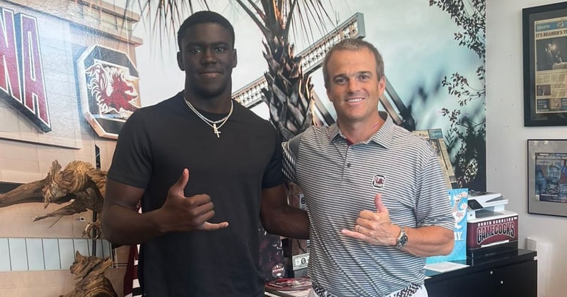 Kobby Sakyi-Prah is pictured with South Carolina coach Shane Beamer (Photo: (@kobby_sakyi07 on Twitter/X)