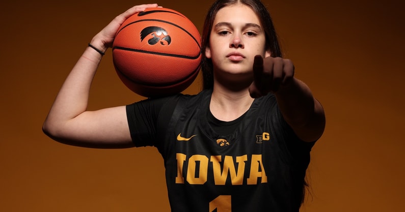 '27 guard Finaley Chastain discusses her recent visit to Iowa.