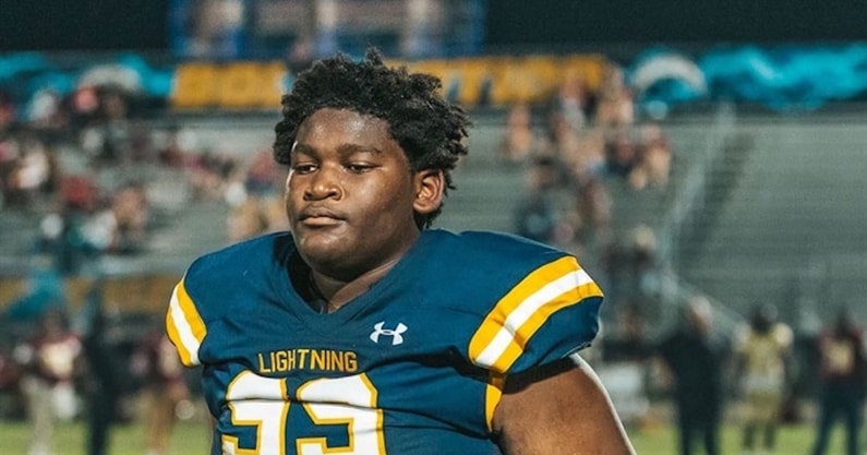 Florida DT and South Carolina target EJ Thomas is pictured on the field during a game (Photo: EJ Thomas | Hudl)