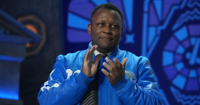 barry-sanders-announces-he-suffered-heart-related-health-scare-over-fathers-day-weekend