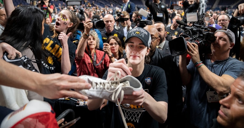 former-iowa-star-caitlin-clark-named-big-ten-conference-female-athlete-year-second-time