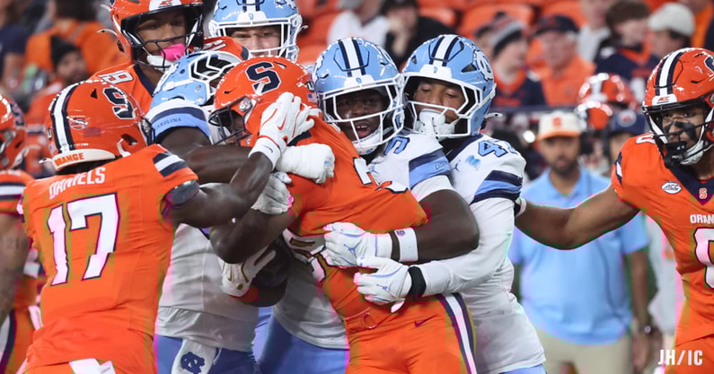 1-0c1A0208-uncfbgen-special teams