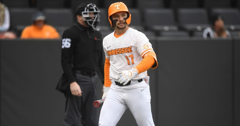 tennessee-first-baseman-outfieler-robin-villeneuve-enters-ncaa-transfer-portal