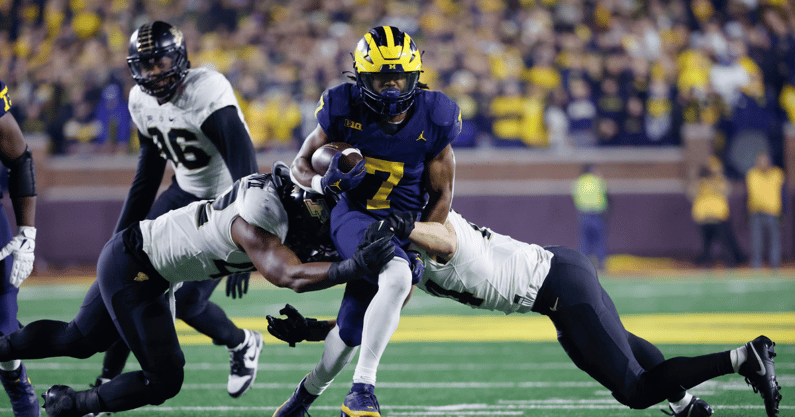 Michigan Wolverines football running back Donovan Edwards needs a big game against Texas. (Photo by Rick Osentoski-USA TODAY Sports)