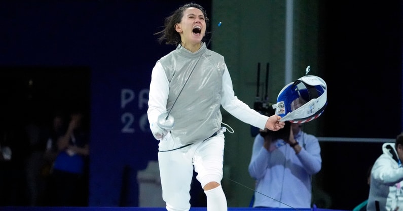 former-notre-dame-fencing-star-lee-kiefer-first-american-woman-win-two-olympic-gold-medals-foil