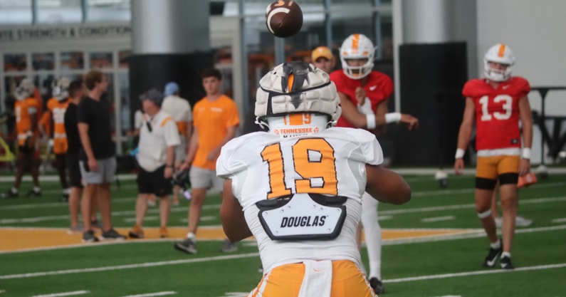 Tennessee tight end Holden Staes. Credit: Volquest