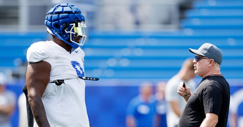 Mark Stoops and Deone Walker at Kentucky Football practice - Elliott Hess | UK Athletics