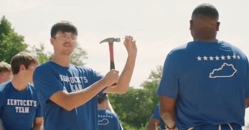 Kentucky MBB does community service in Hazard