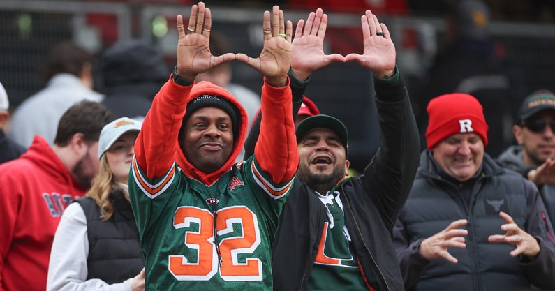 miami-hurricanes-fans-troll-florida-gators-drain-swamp-graffiti-gainesville-famous-34th-street-wall