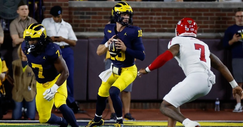 Michigan Wolverines quarterback Davis Warren (16) drops back to pass against the Fresno State Bulldogs in the first half at Michigan Stadium. Mandatory Credit: Rick Osentoski-USA TODAY Sports