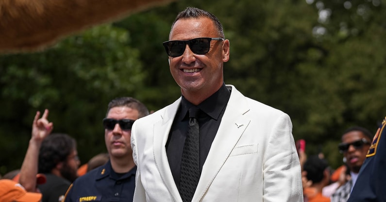 texas-head-coach-steve-sarkisian-adresses-advantage-playing-michigan-early-season