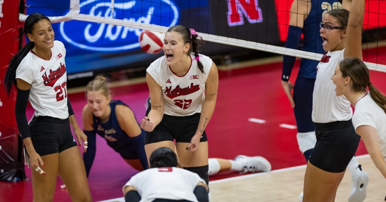 Lindsay Krause Nebraska Volleyball (1)