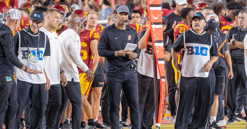 USC defensive coordinator D'Anton Lynn on the sideline during a game between the Trojans and Utah State Aggies