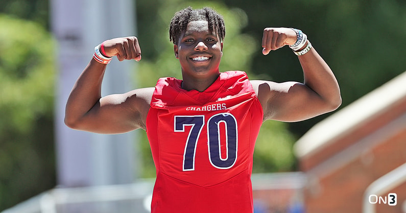 Providence Day School (North Carolina) offensive tackle David Sanders Jr.