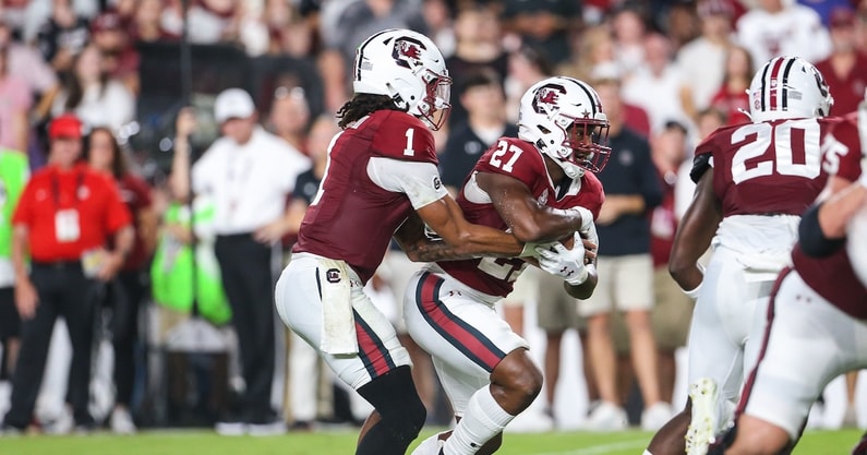 Robby Ashford hands the football to Oscar Adaway in South Carolina's win over Akron (Photo: Katie Dugan | GamecockCentral.com)