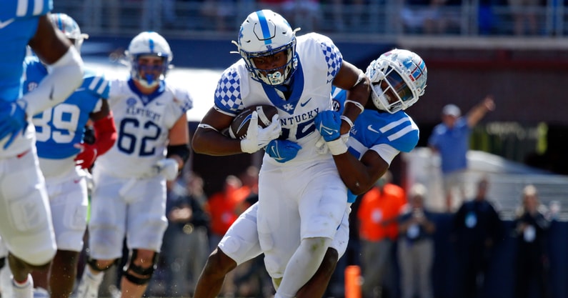 Oct 1, 2022; Oxford, Mississippi, USA; Kentucky Wildcats tight end Jordan Dingle (85) and Mississippi Rebels defensive back Davison Igbinosun (20) during the second half at Vaught-Hemingway Stadium. Mandatory Credit: Petre Thomas-Imagn Images