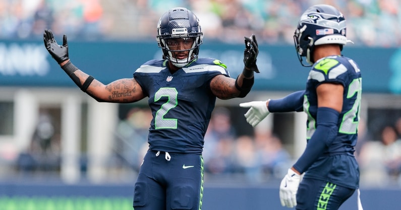 rayshawn-jenkins-breaks-seahawks-record-with-wild-101-yard-scoop-and-score-td