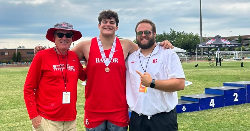 Jimmy Bryson (Middle) was offered by South Carolina in October (Photo: Jimmy Bryson | X)