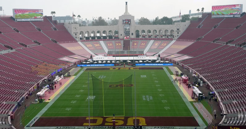 A general overall view of United Airlines Field at Los Angeles Memorial Coliseum. (Mandatory Credit: Kirby Lee-Imagn Images)