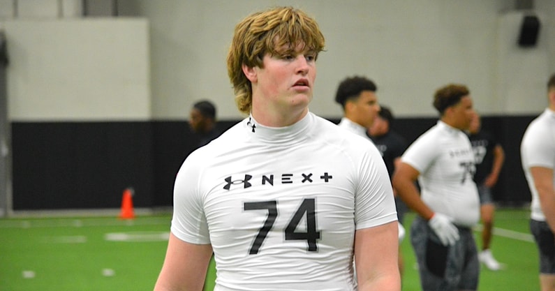 LSU offensive line coach Brad Davis has offered one of the top offensive tackle prospects in the country for the 2026 class.