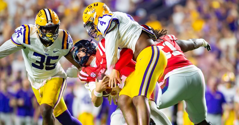 Syndication: The Daily Advertiser